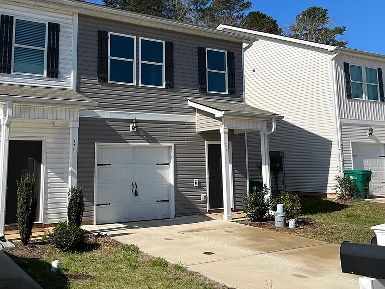 271 Oakwood Dr — Photo 1