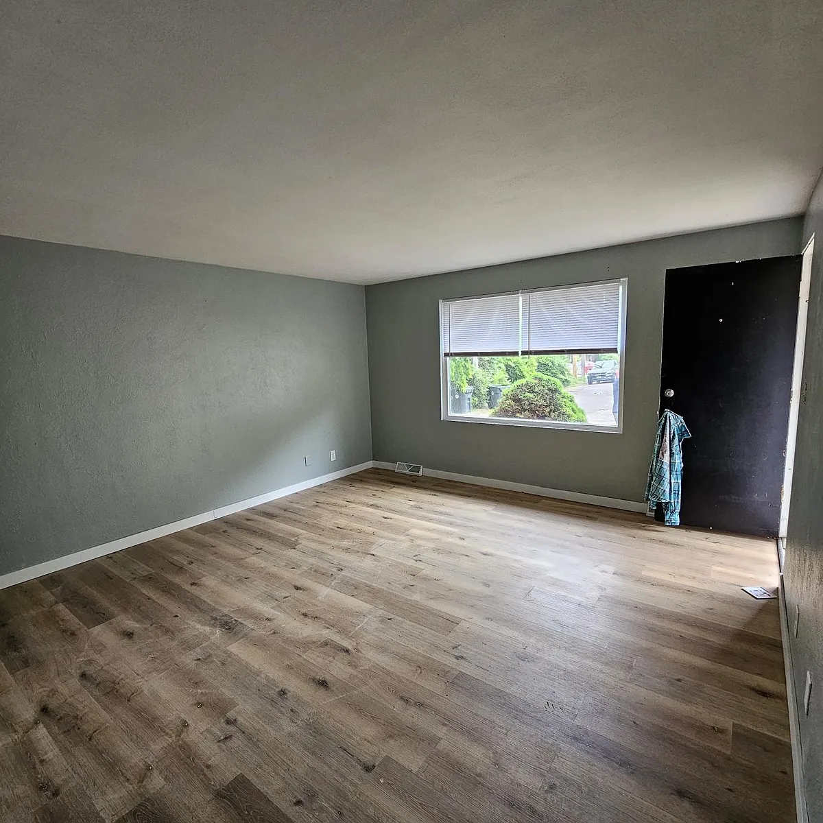 Building Photo - 765 E Shore Dr #2