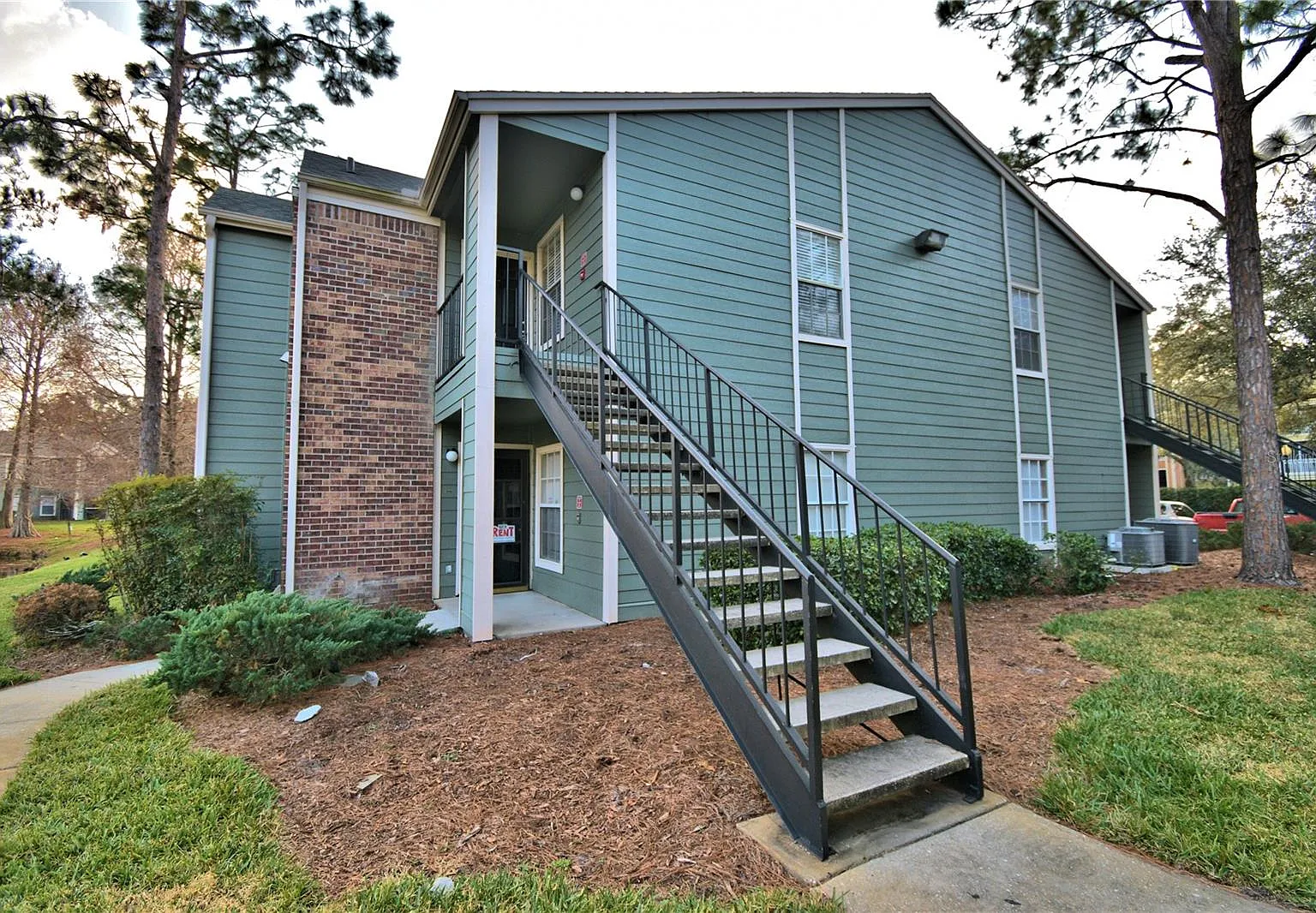 3 bed, 1114 sqft, $1,900 — Photo 1