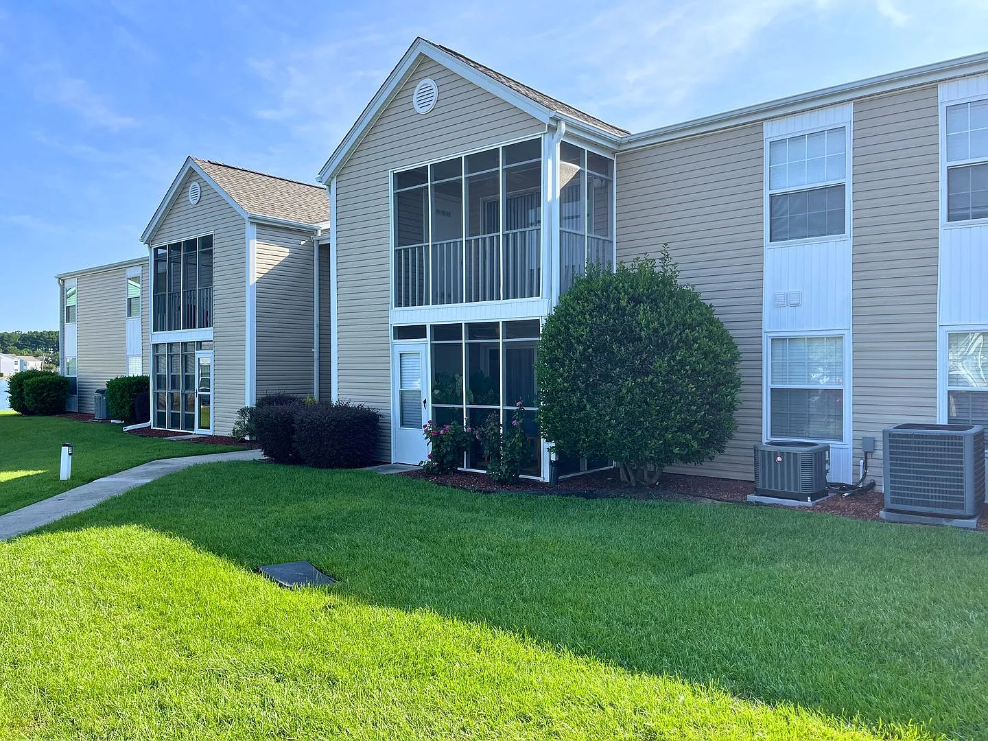 3 Bedroom, 2 Bath Lakeside Condo with Screened-in Balcony is Available Now! — Photo 2