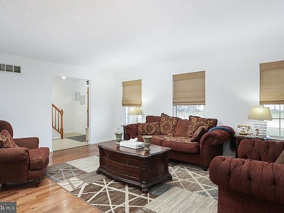 4th image of 2115 Cedarview Dr
