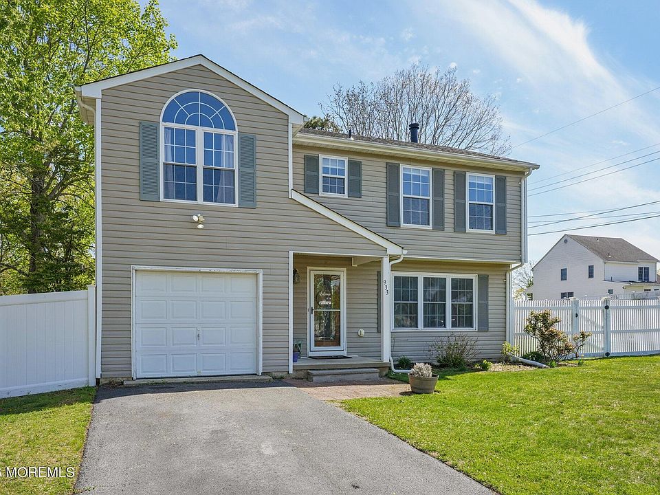 1st image of 933 Delta Lane