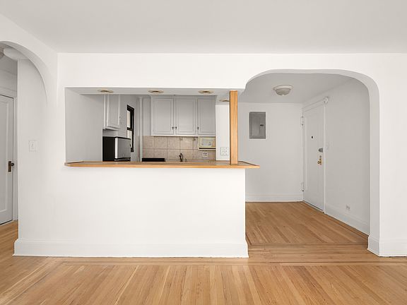 4th image of 240 E 24th St APT 3F