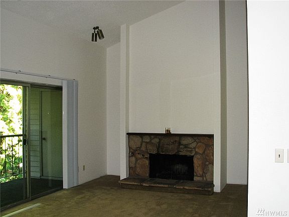 5th image of 4727 W Lake Sammamish Pkwy SE APT B302