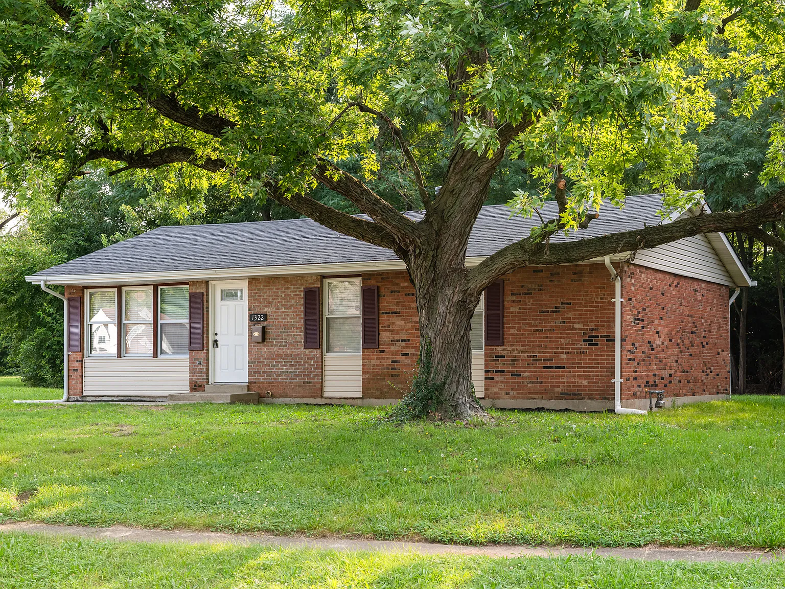 5 bed, 2000 sqft, $1,600 — Photo 3