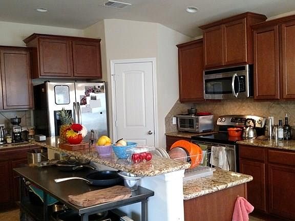 4th image of 807 Siena Ct