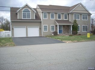 19 Oping Rd, Pompton Plains, NJ 07444