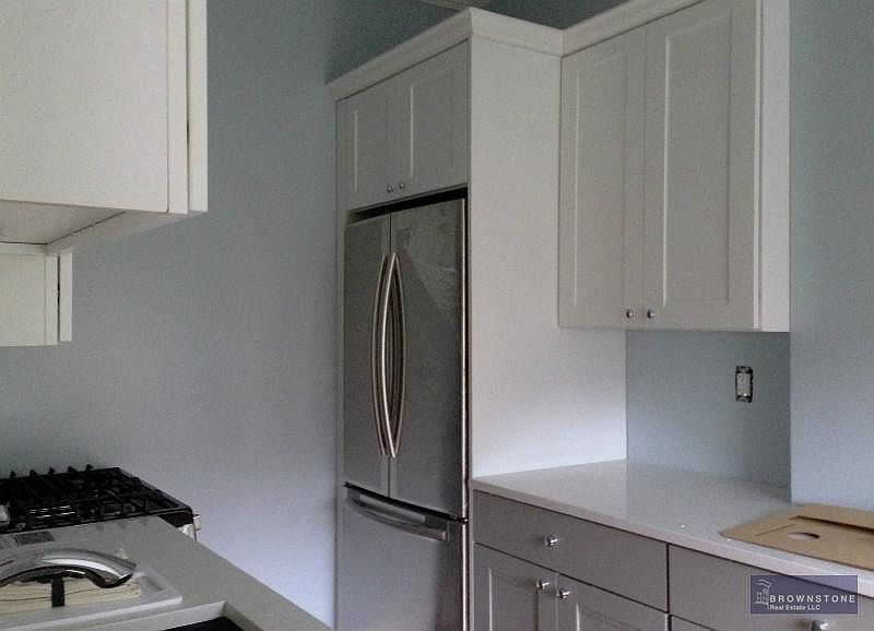 2nd image of 208 Union St APT 4