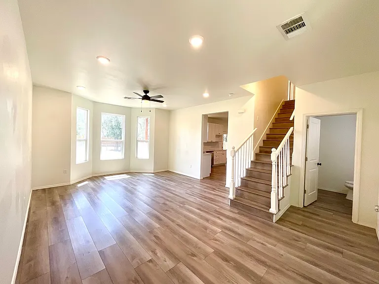1202 N Mystic Dr — Photo 3