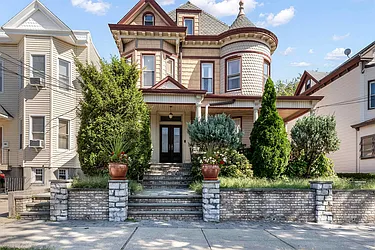 26 Carlton Avenue