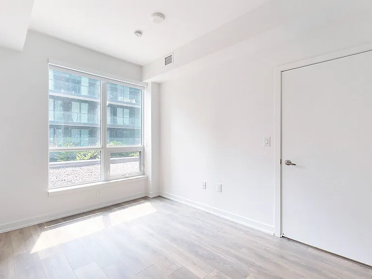 31 Phipps St — Photo 11
