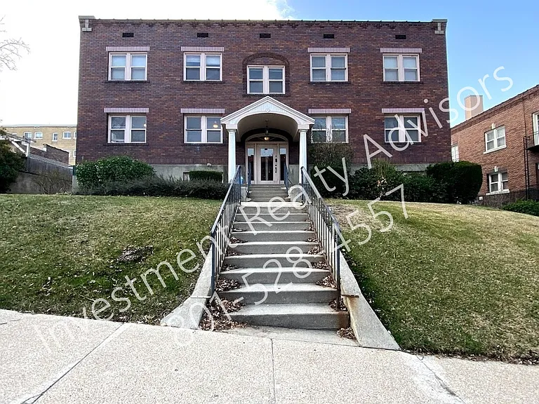 146 E 2nd Ave — Photo 1