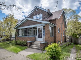 943 Pine Ave NW, Grand Rapids, MI 49504