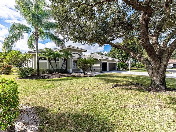 3rd image of 10668 NW 69th Street