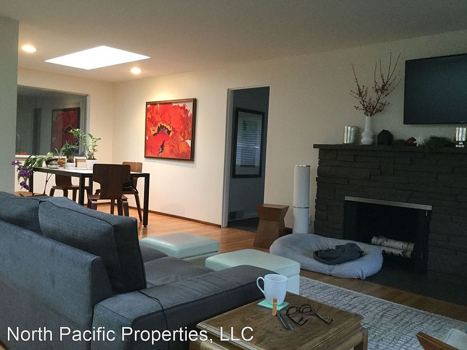 1st image of 10235 NE 21st Pl