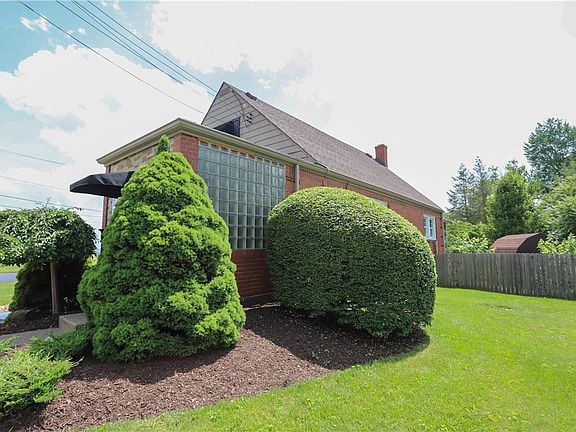 3rd image of 2424 Greensburg Pike