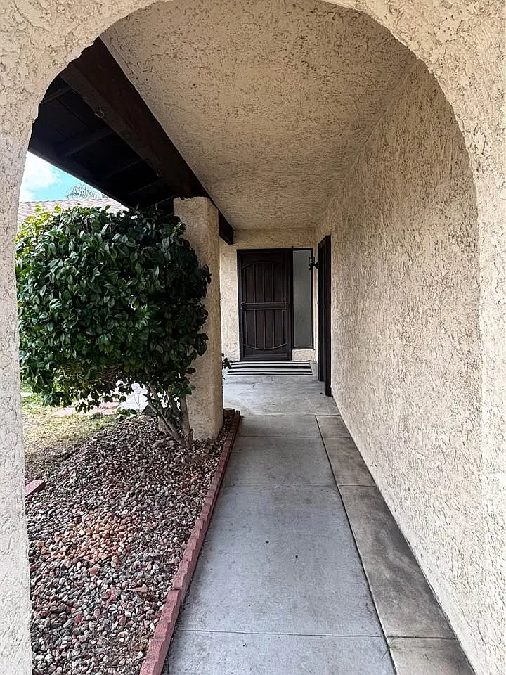 Building Photo - 2054 Shelby Ln
