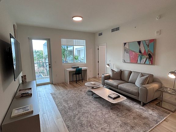 4th image of 415 SW 14th Ct #B1