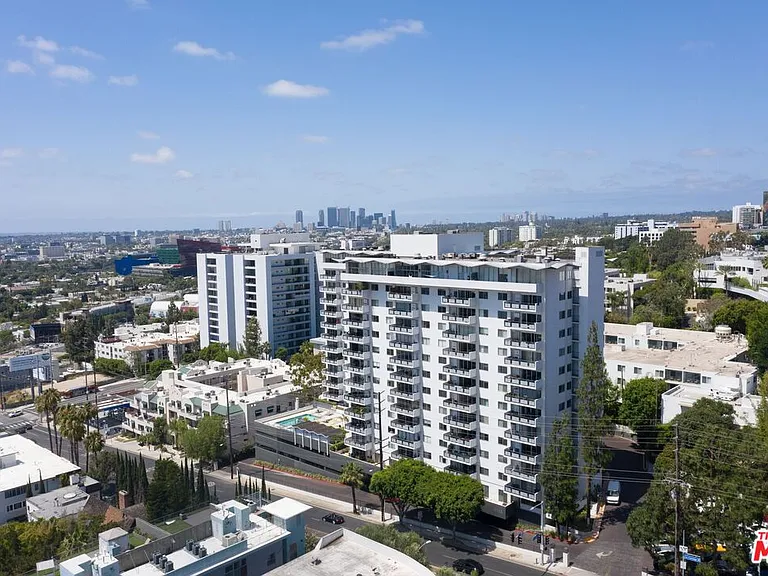 1155 N La Cienega Blvd #1 — Photo 25