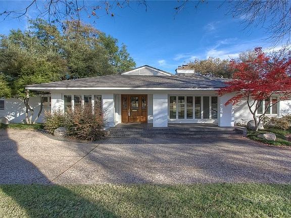 5th image of 3872 Bellaire Cir