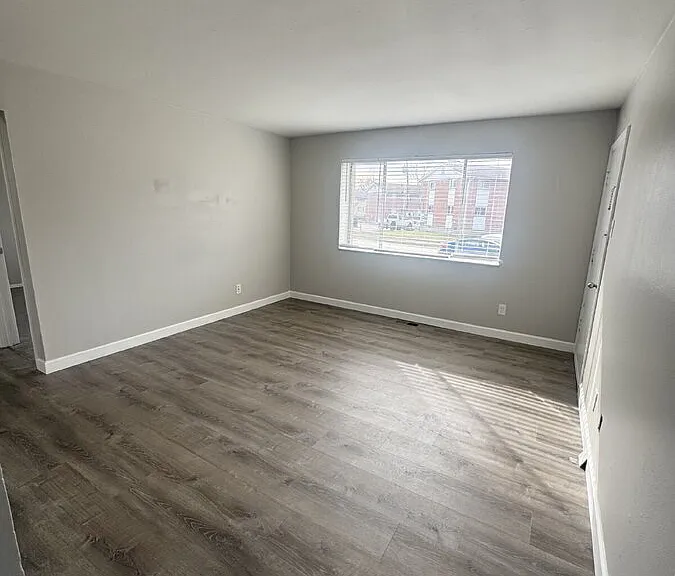 10952 Saxonhall Dr #2 — Photo 6