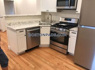 212 Green St #3L, Cambridge, MA 02139