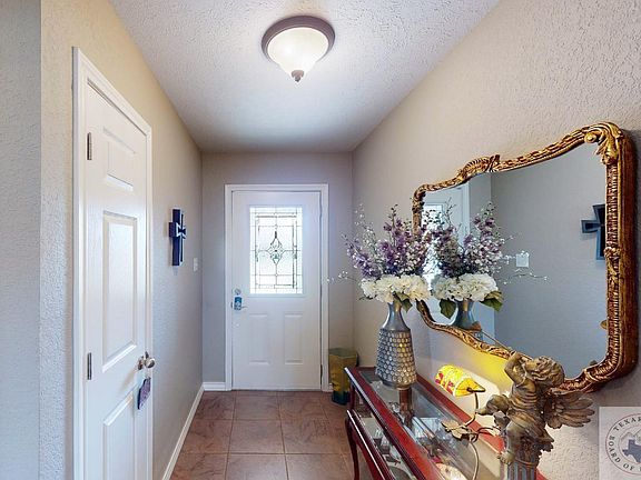 4th image of 315 Meadowridge Cir