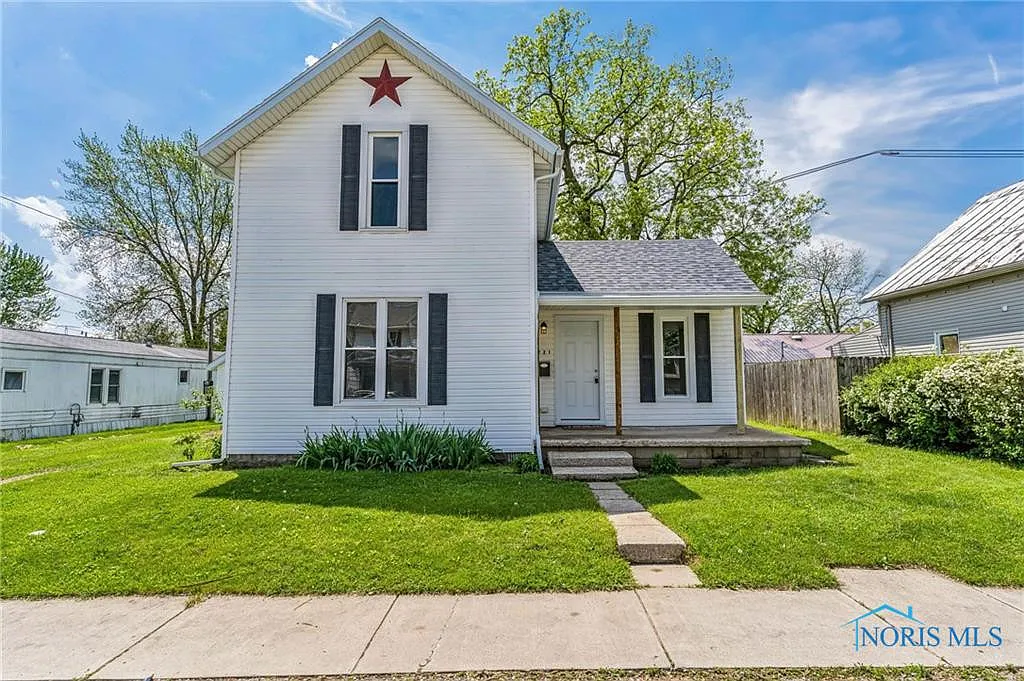 221 Poplar St photo 1