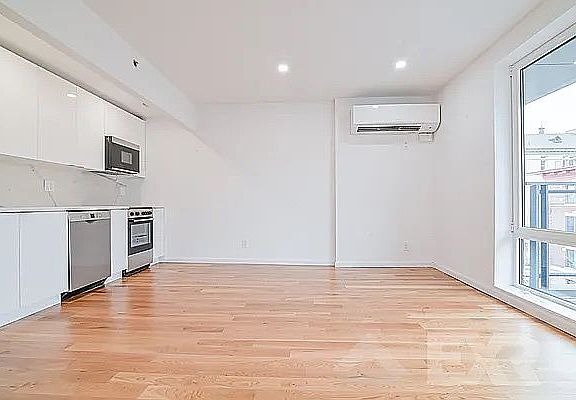 5th image of 63 Lewis Ave APT 3B