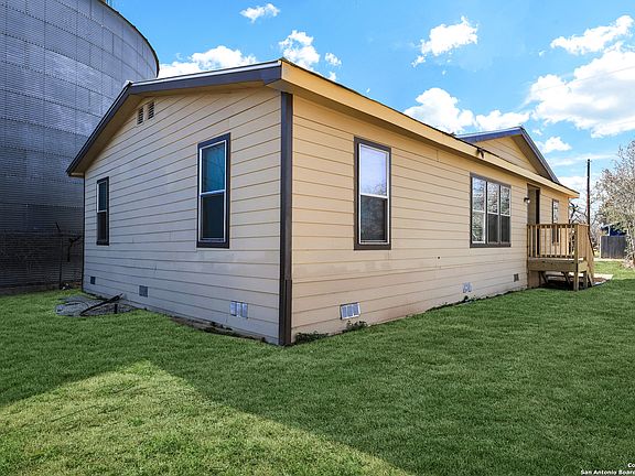 2nd image of 18066 La Gloria Rd