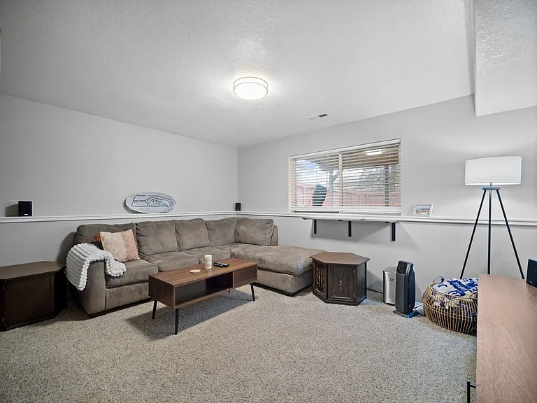 4511 E 15th Ave — Photo 23
