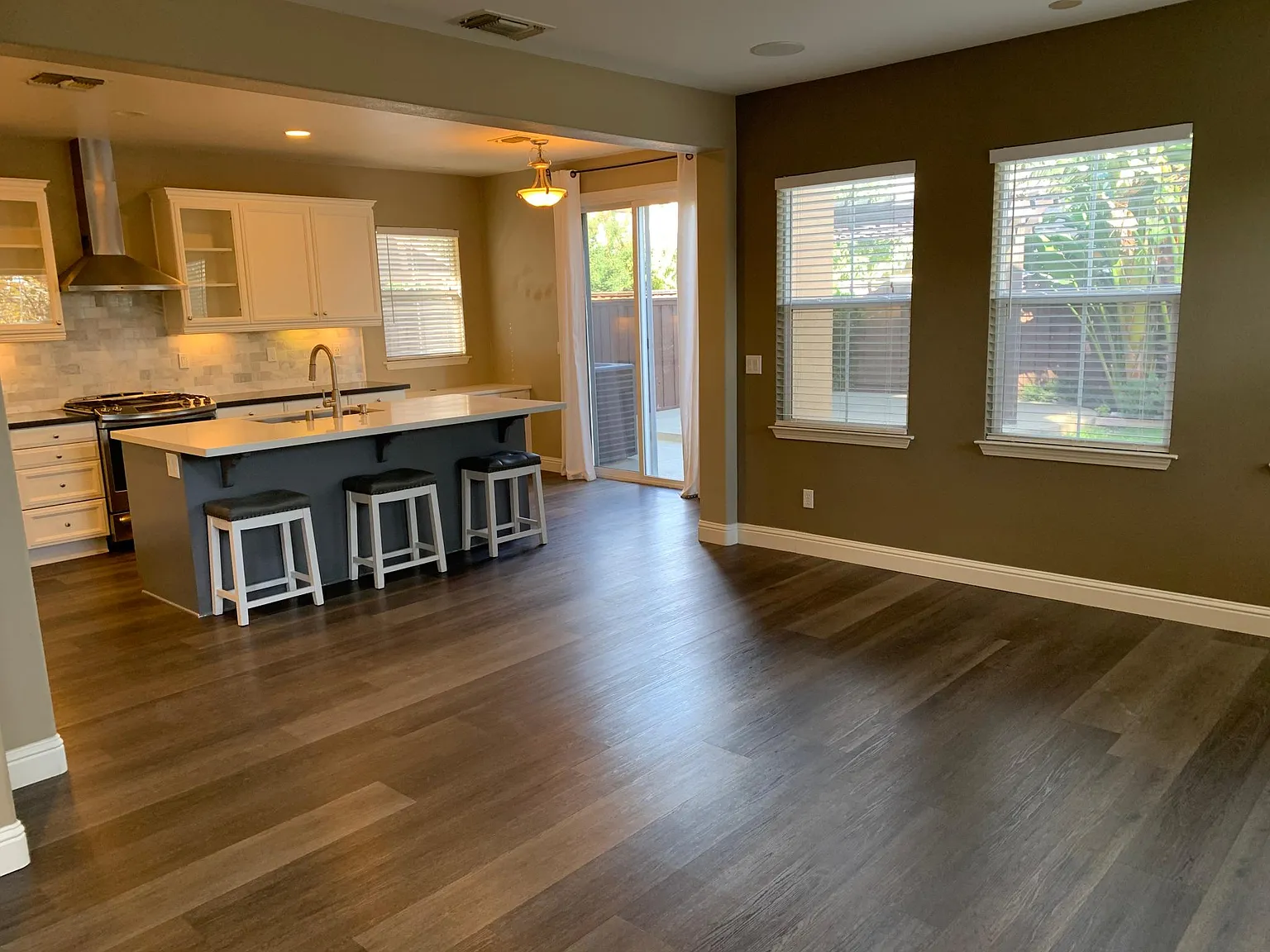 248 S Pacifico St photo 1