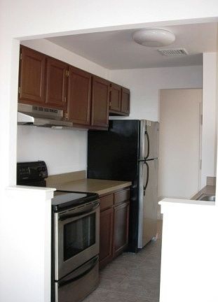 2nd image of 21 S Strawberry St APT 2B