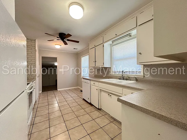 4520 E 21st Pl — Photo 8