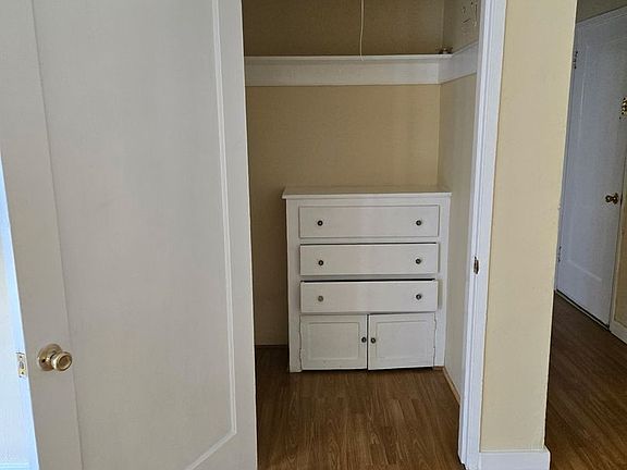 4th image of 2422 8th Ave APT 33