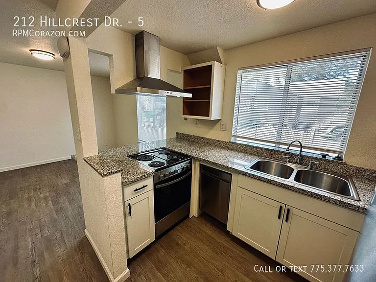 212 Hillcrest Dr #5 — Photo 3
