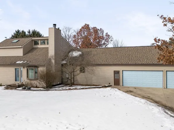 12130 Raelyn Hills Dr, Perry, MI 48872