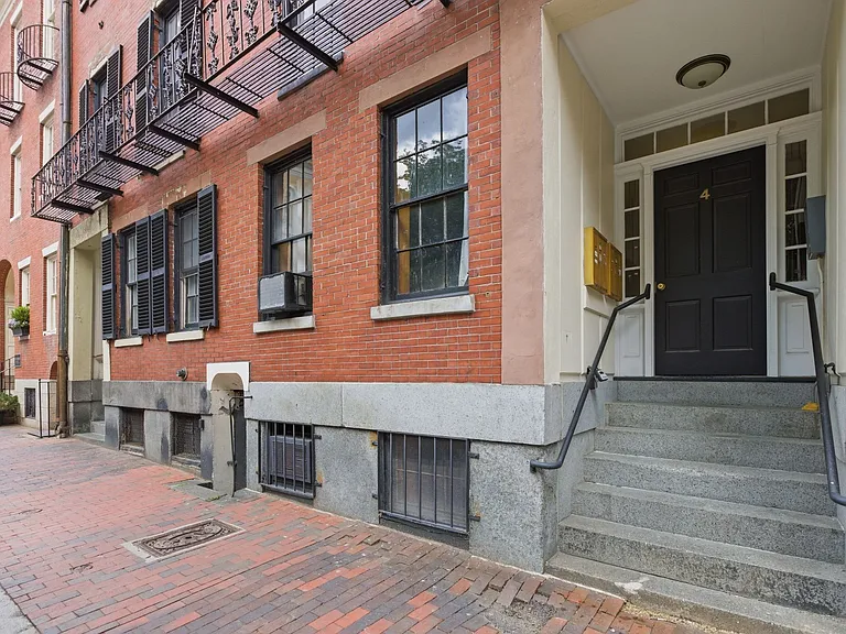 4 Derne St #2 — Photo 24
