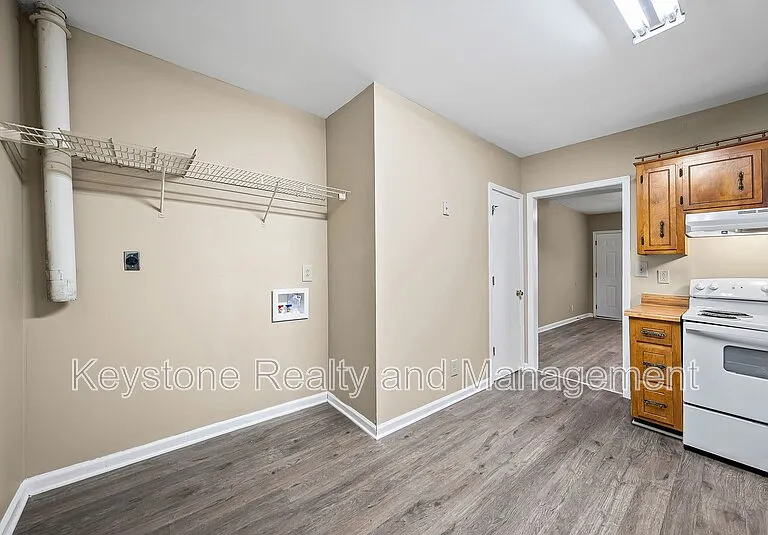 704 Peachers Dr — Photo 6