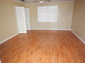5th image of 216 Broadway St
