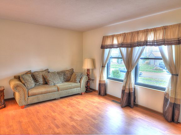3rd image of 2418 Bentree Ct