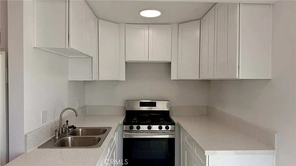 2 bed, 700 sqft, $2,500 — Photo 4