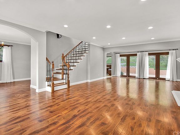3rd image of 824 Irving Dr