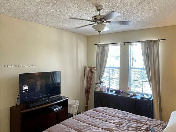 4th image of 533 NE 3rd Ave APT 316