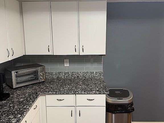 3rd image of 7353 Applegate Dr