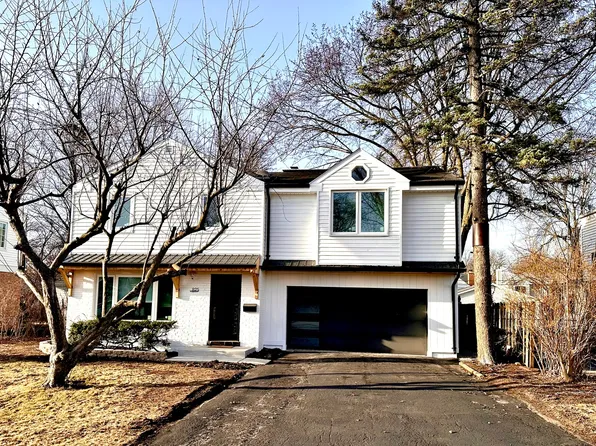 825 E Davis St, Arlington Heights, IL 60005