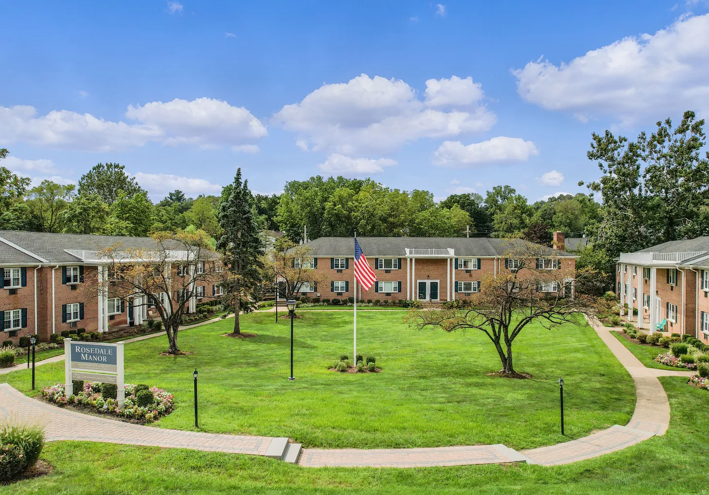 Rosedale Manor — Photo 2