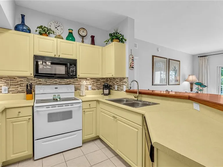 15645 Ocean Walk Cir #213 — Photo 11