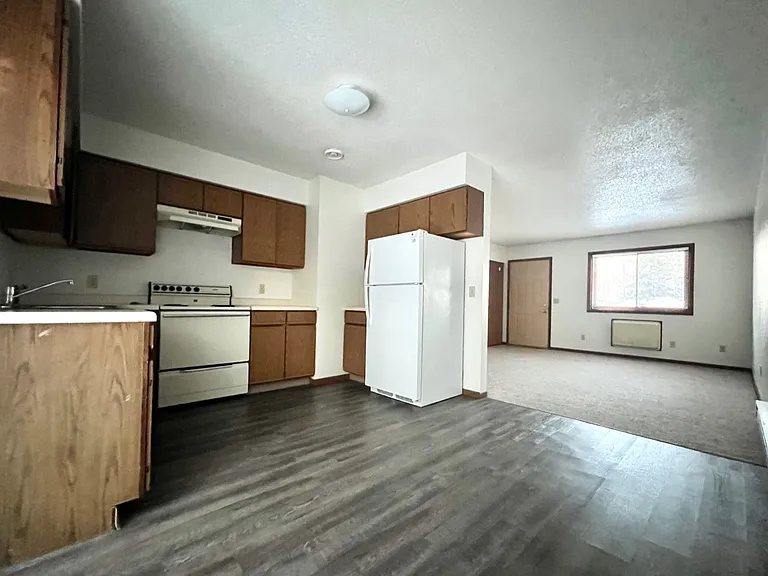 1057 Apple Ave — Photo 4