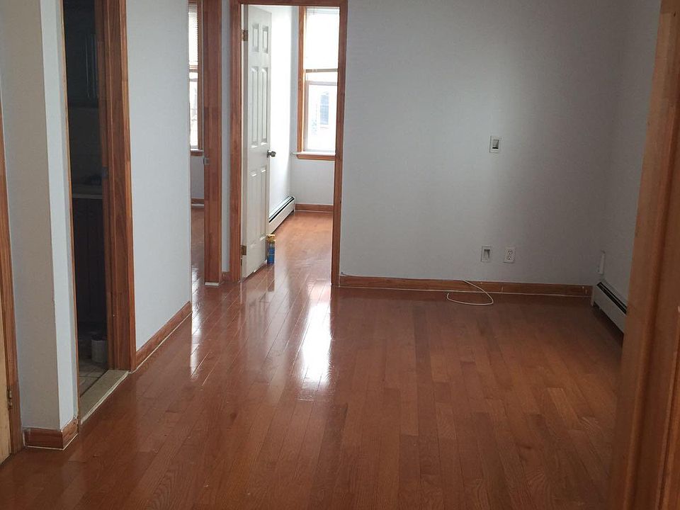 2nd image of 1140 Simpson St